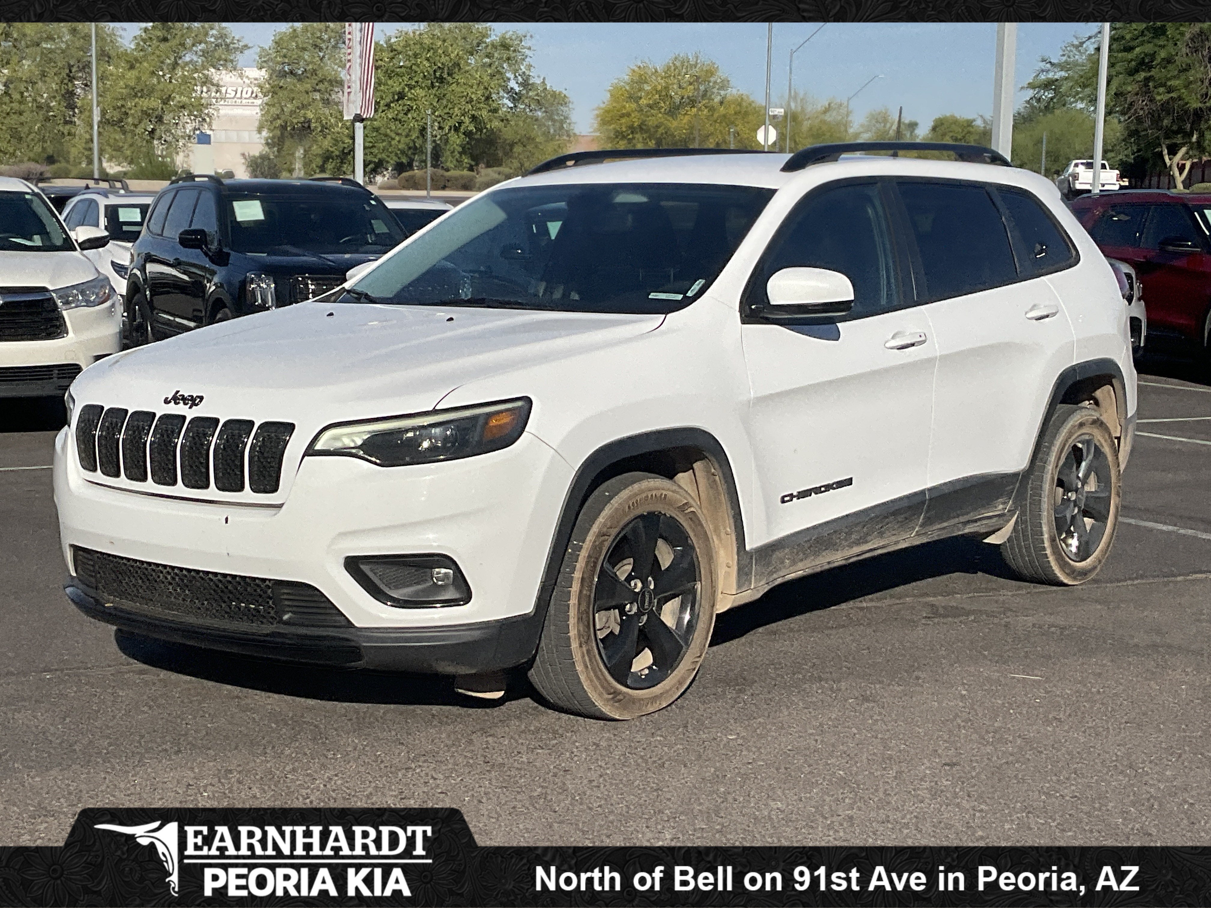 2020 Jeep Cherokee Latitude Plus in Bright White Clearcoat — front three-quarter view