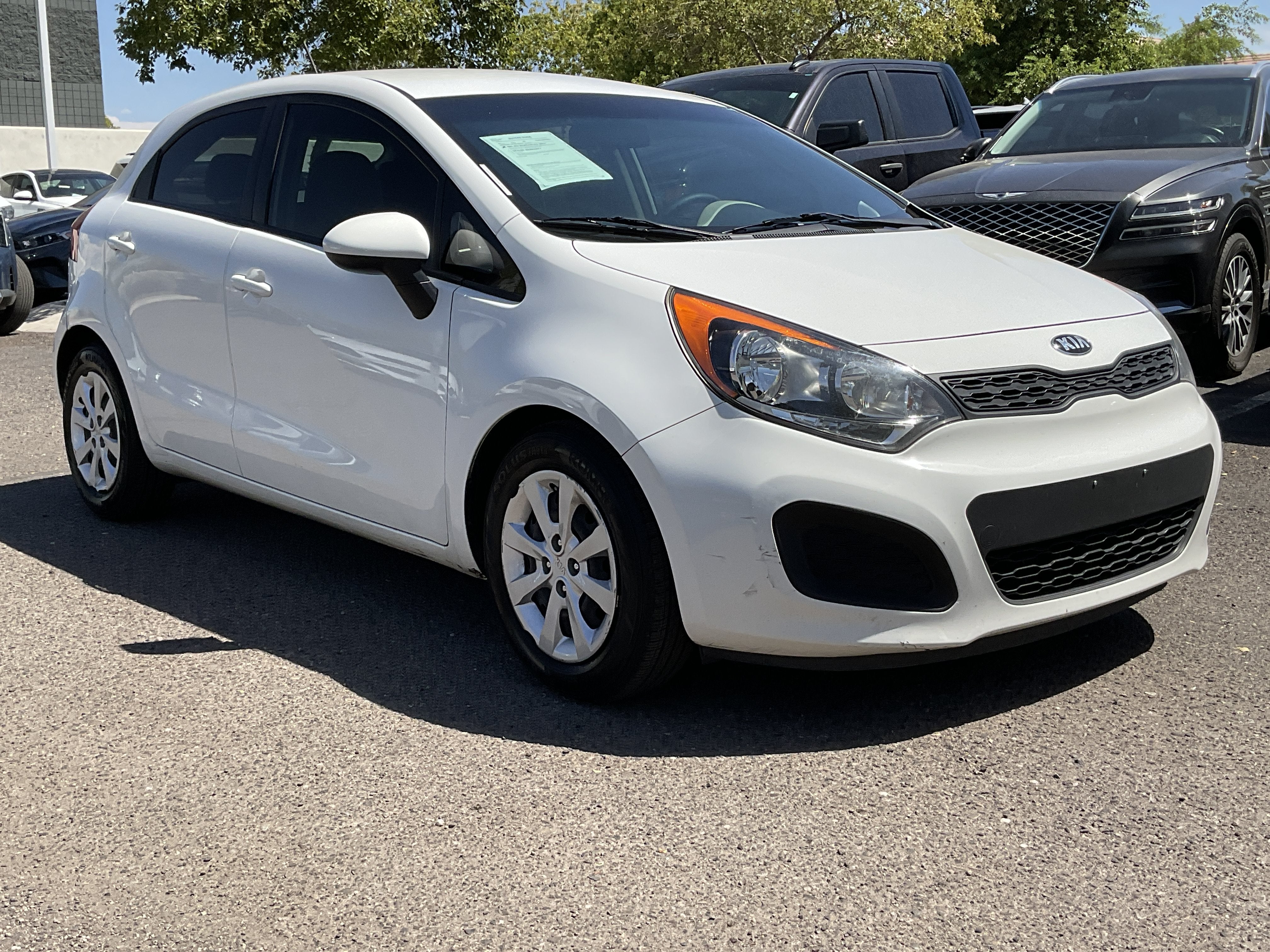 2013 Kia Rio — rear three-quarter view