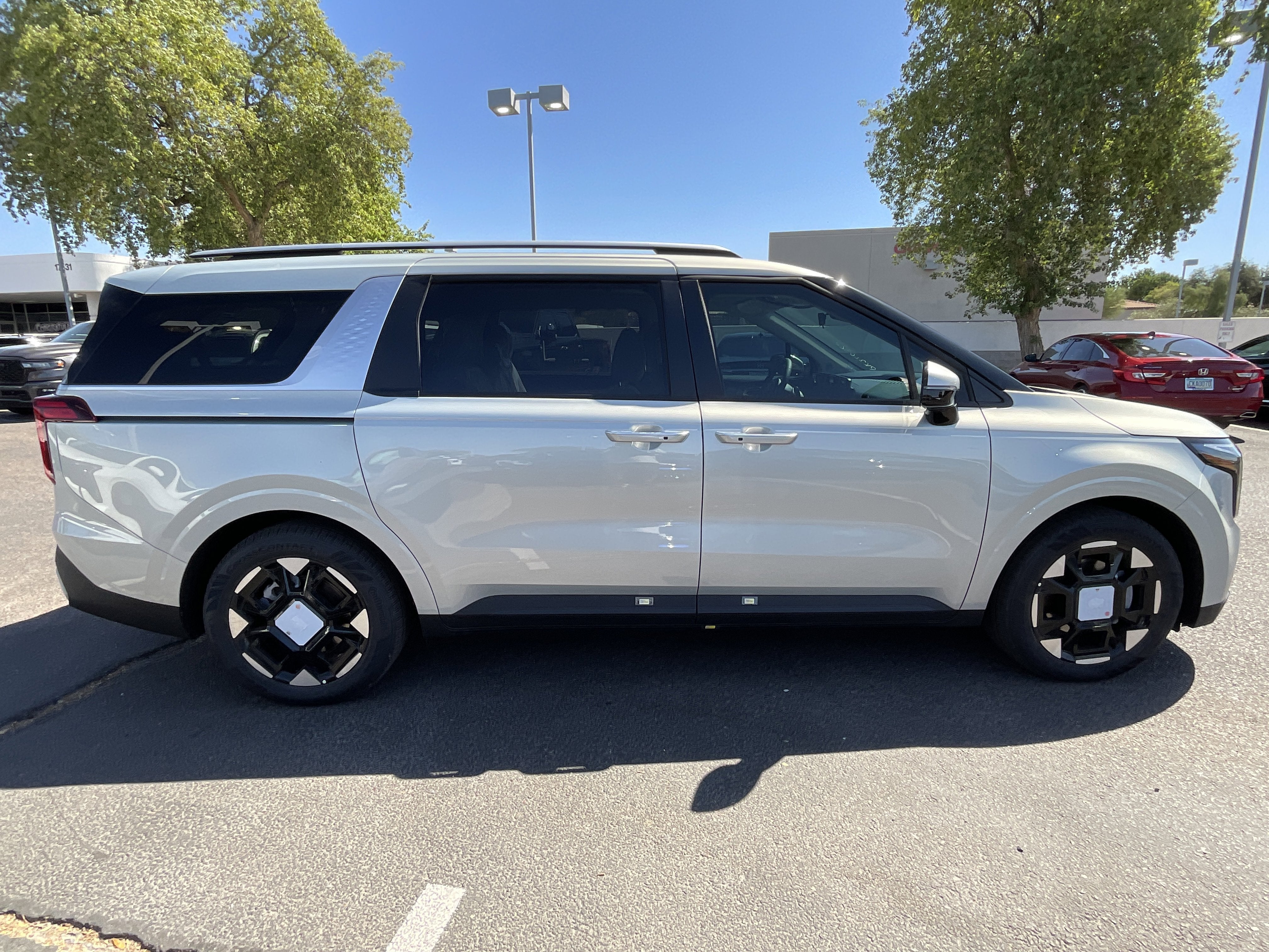 2026 Kia Carnival — detail view